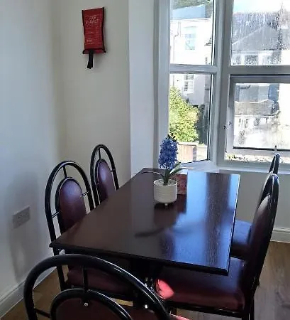 Comfy 2 Bedroom Apt In Central Location, Newly Refurbished Plymouth Exterior photo